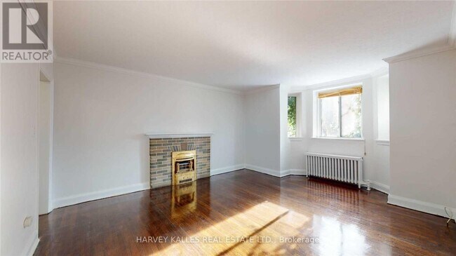 Building Photo - 320 Lonsdale Rd