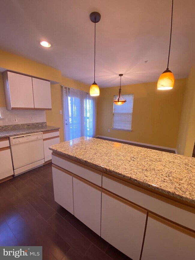 Foto del edificio - 7411 Goodland Dr