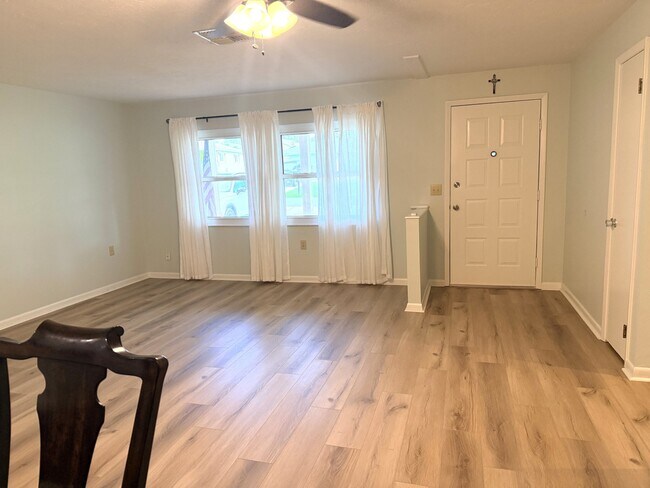 Building Photo - 653 W Buttonbush Dr