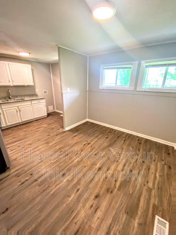 Building Photo - 2511 Mariposa Dr