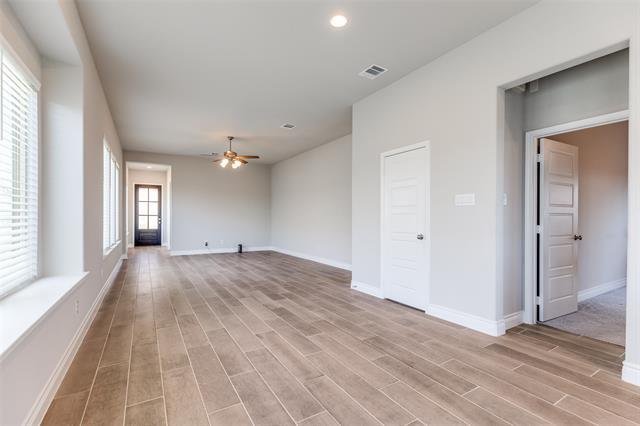 Foto del edificio - 9504 Longhorn Ln