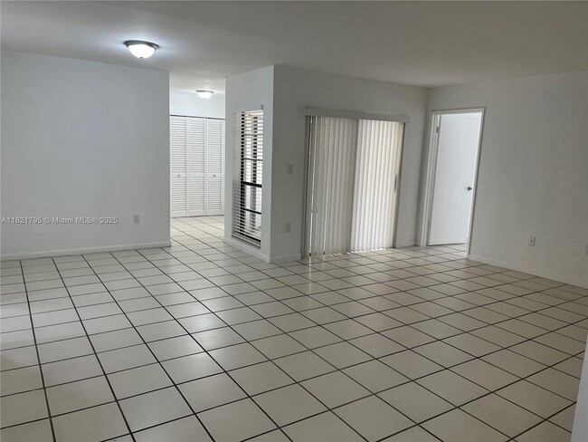 Building Photo - 9030 SW 125th Ave
