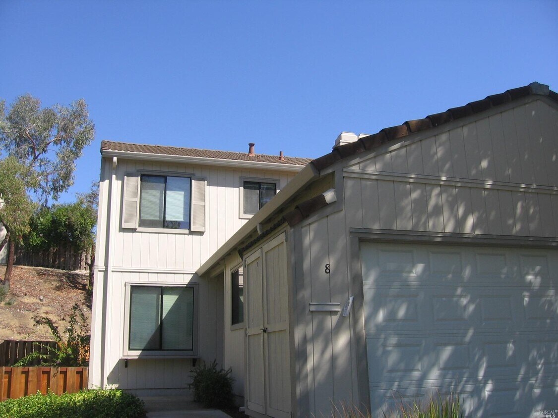 8 Moraine Ct, Hercules, CA 94547 Condo for Rent in Hercules, CA
