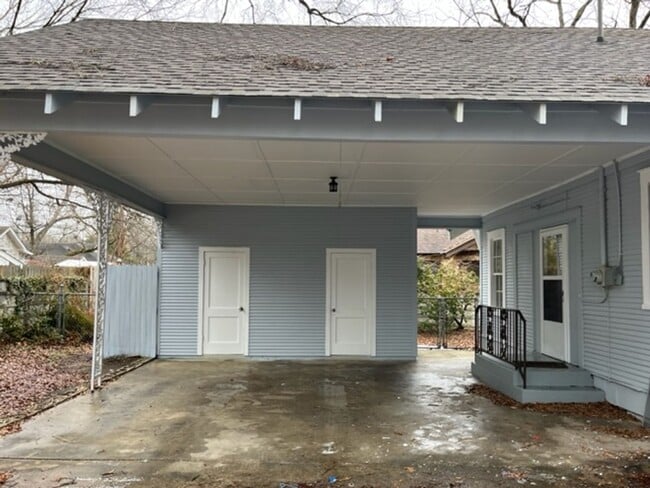 Building Photo - Beautifully rehabbed 4 Bedroom 2 Bath olde...