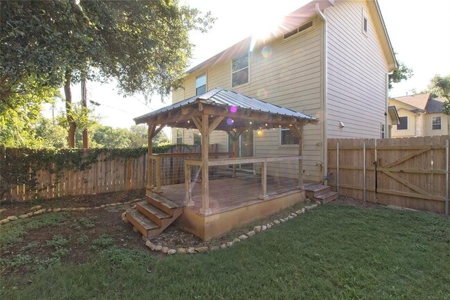 Foto del edificio - 2903 Whisper Oaks Ln