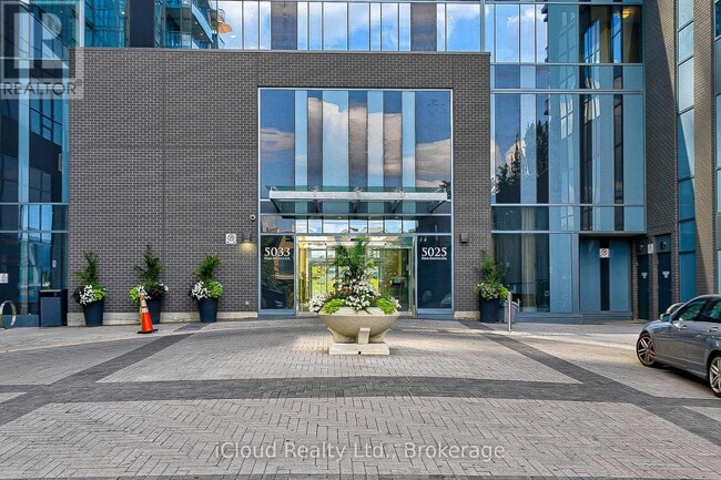 Photo du bâtiment - 5025 Four Springs Ave