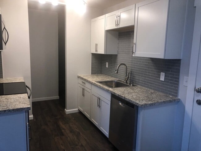 Foto del edificio - BEAUTIFUL TWO BEDROOM CHARMER LOCATED IN LONGVIEW