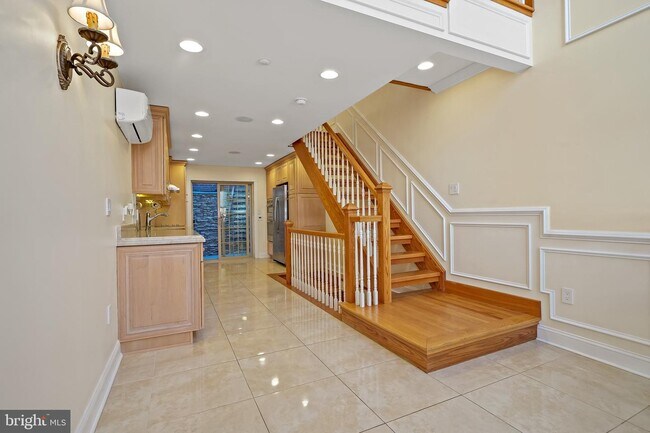 Foto del edificio - 623 S Delhi St