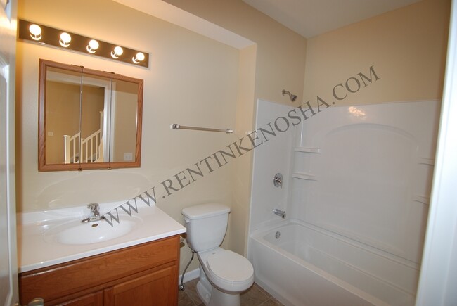 Foto del edificio - 3 BR Single Family/ 2 Full Baths