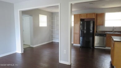 Building Photo - 1647 Dibble Cir E