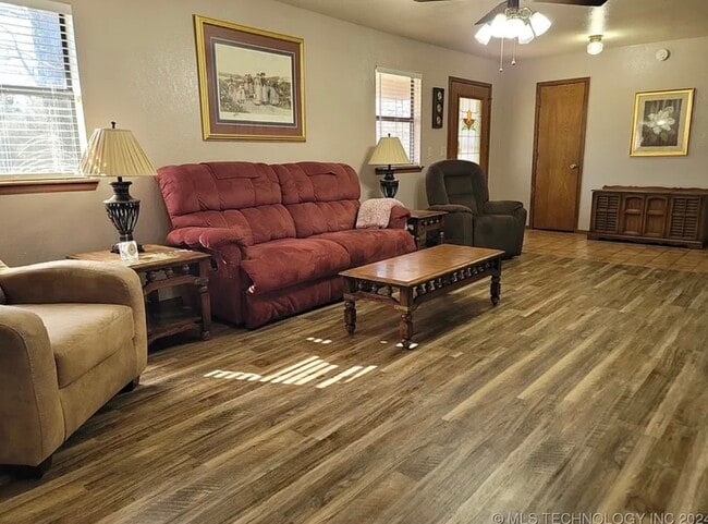 Foto del edificio - 415641 E 1094 Rd