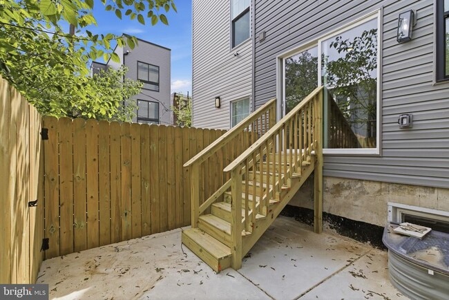 Building Photo - 4021 Brown St