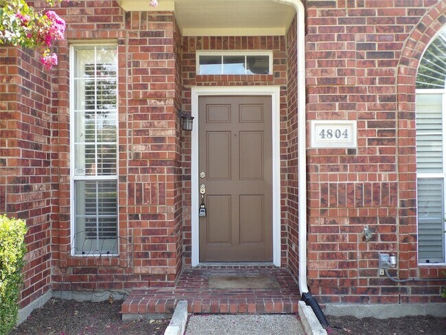 Foto del edificio - 4804 Holly Berry Dr