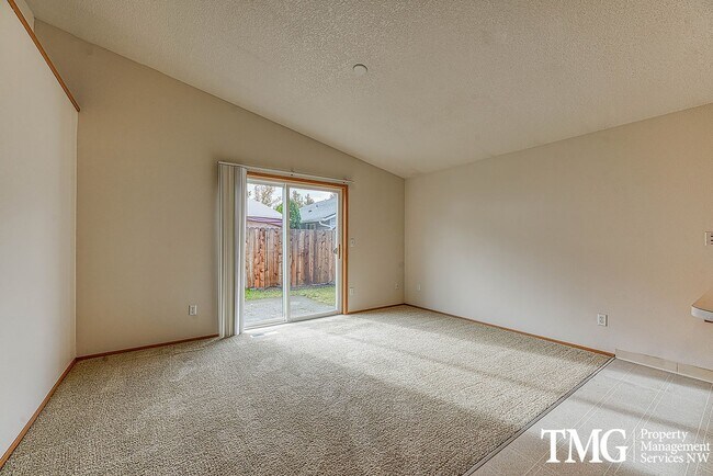 Foto del edificio - Spacious 3-Bedroom Ranch in Desirable Fish...