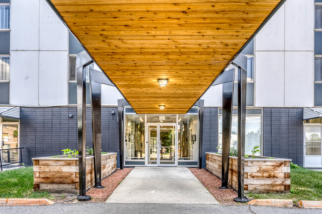 Building Photo - Capilano Tower