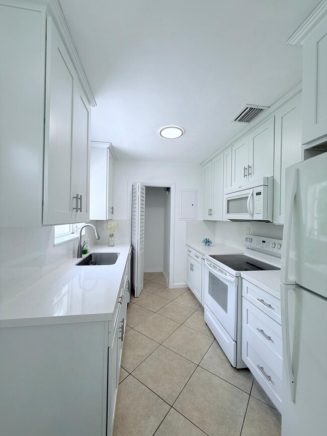 Foto del edificio - 600 NE 44th St