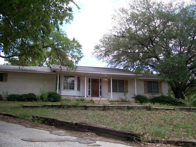 Building Photo - 124-126 W Hampton Dr