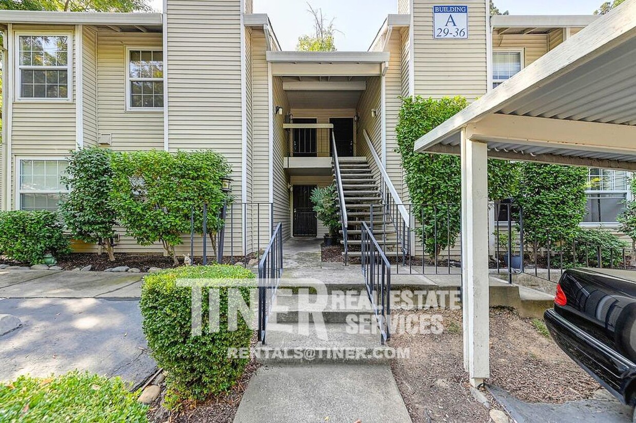 Foto principal - Charming 2-Bedroom Condo in Carmichael