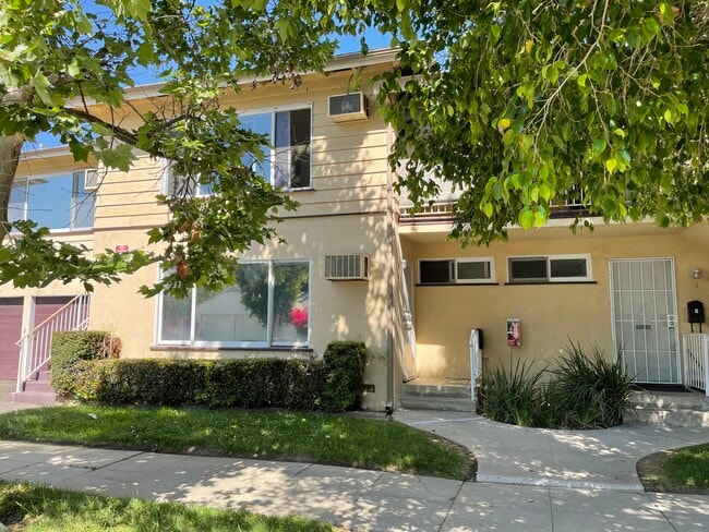 Building Photo - 14225 Riverside Dr