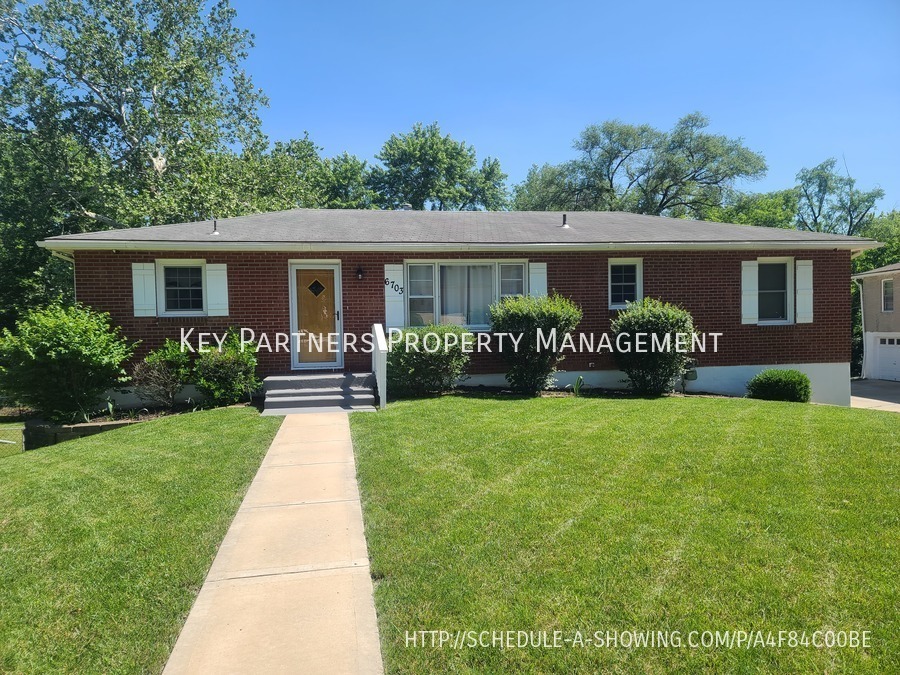 Primary Photo - 6703 NW Evelyn - Beautiful Brick Ranch!