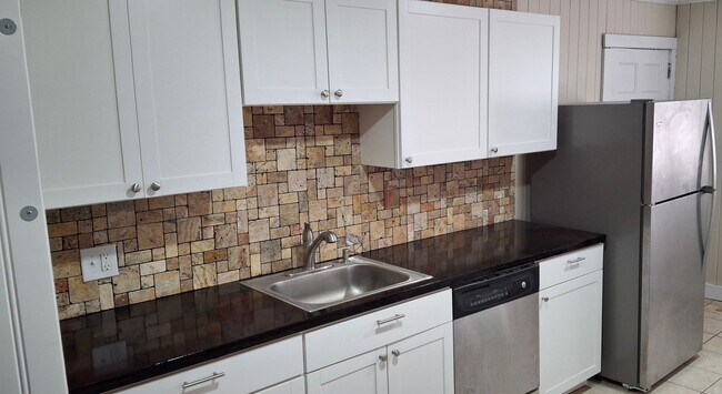 Foto del edificio - 306 Maplewood Ave NE