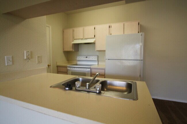Foto del edificio - The Preserve @ Temple Terrace - 1 bed/1 bath, 3rd floor condo Half off 1st FULL month's rent!