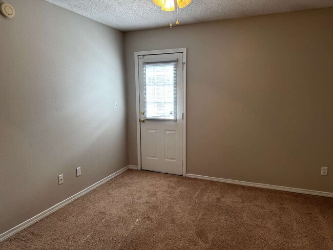 Building Photo - 953 Tray Dr