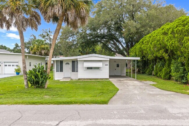Building Photo - Affordable, Updated 2BR 1BA in The Villages!