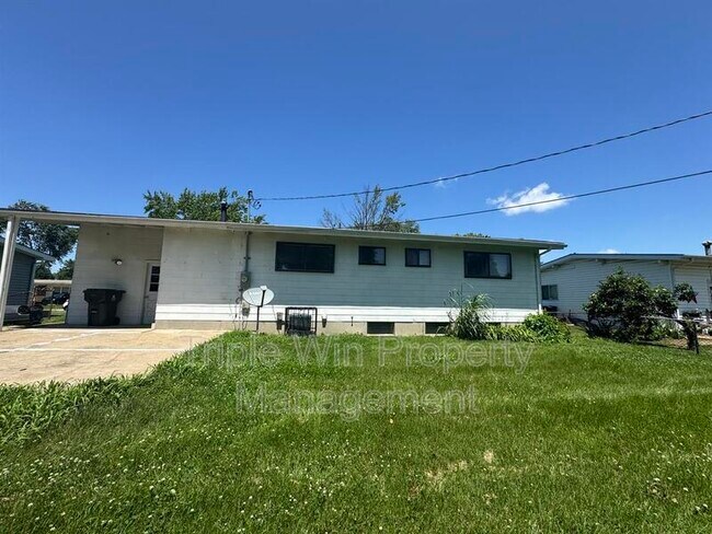 Foto del edificio - 730 Crabapple Ln