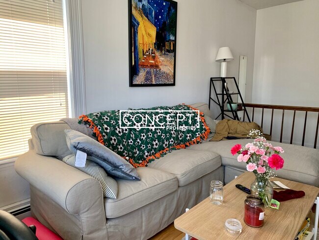 Building Photo - 64 Murdock St