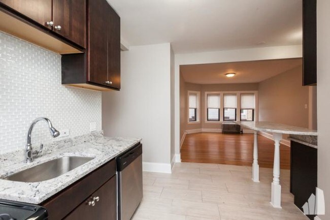 Building Photo - 2 bedroom in Chicago IL 60625