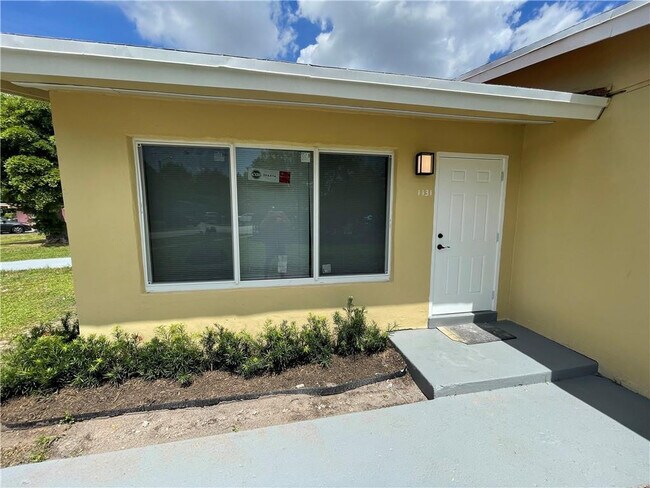 Foto del edificio - 1131 NW 15th Ct