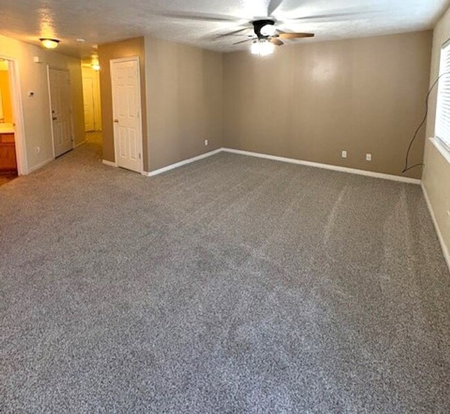 Foto del edificio - 3 Bedroom Townhome in South Jordan!