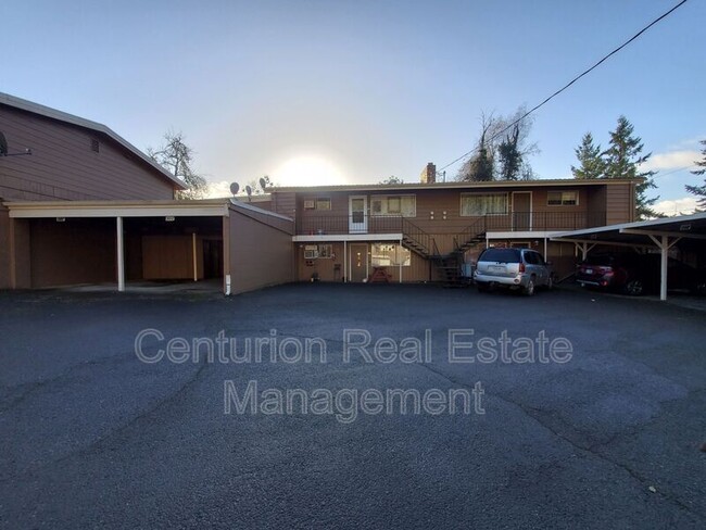 Building Photo - 136 Stoneway Dr NW