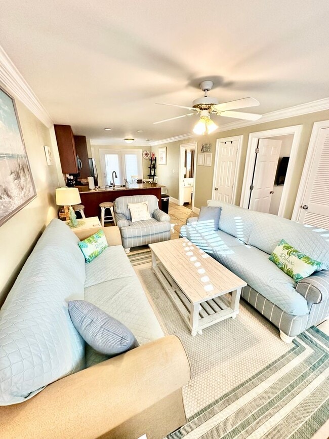 Building Photo - Furnished 2 bedroom condo 1 block from the beach w/ community pool!