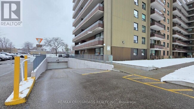 Photo du bâtiment - 180 Markham Rd