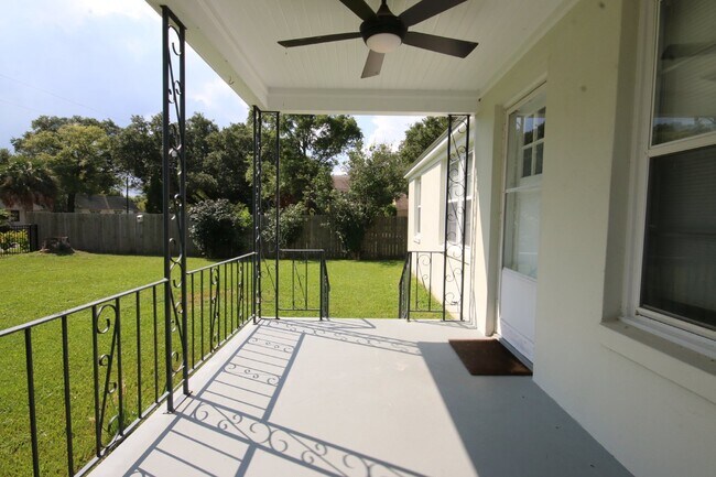 Foto del edificio - Charming 3-Bedroom Cottage in Downtown Pen...