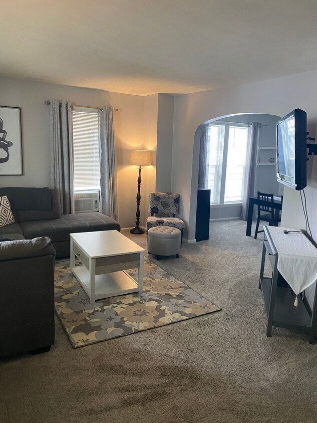Living room - 160 Pearl St