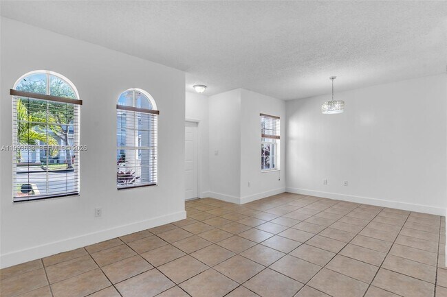 Foto del edificio - 5240 NW 109th Ave