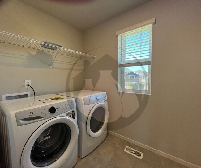 Foto del edificio - Brand New Unit- Rent Ready-  1/2 Off First Full Months Rent