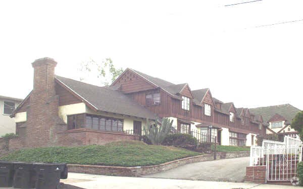 Primary Photo - 2556-2664 1/2 W 5th St