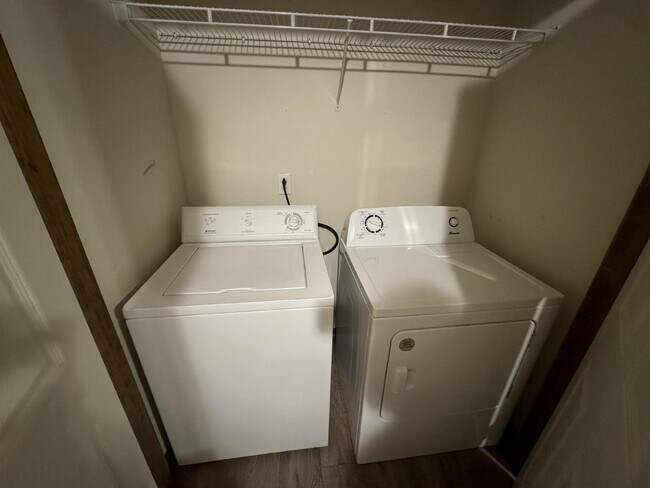 Foto del edificio - Spacious Single-Occupancy Townhouse Apt | 1.5 Bath + Office Near MSU