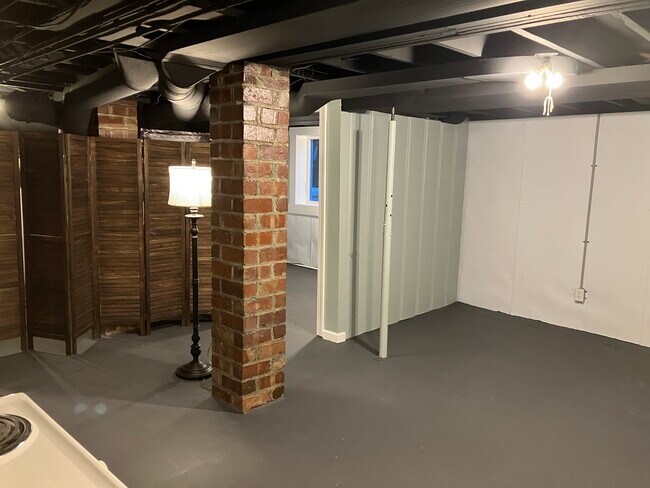 Foto del edificio - 127 E Henrietta St