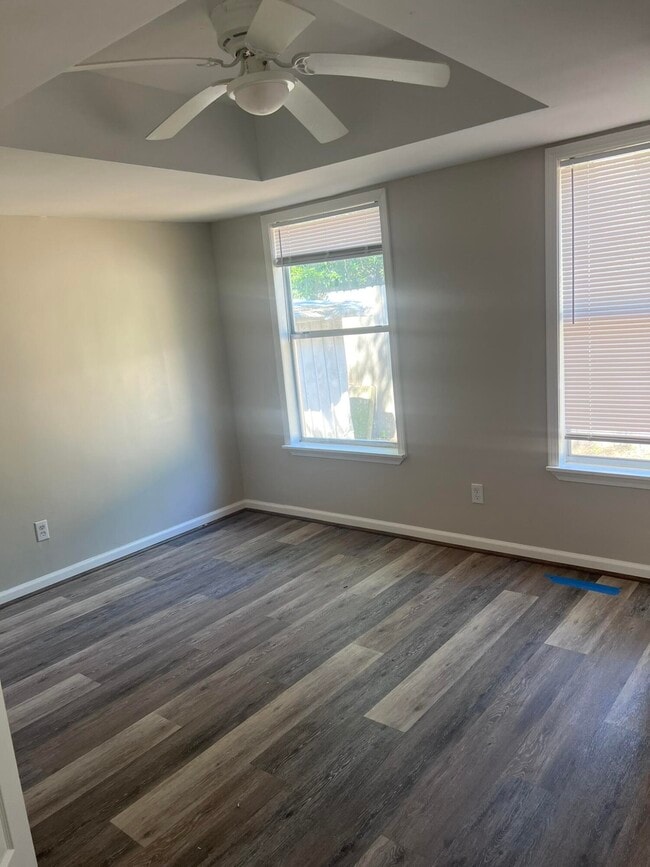 Building Photo - 2363 Susan Dr