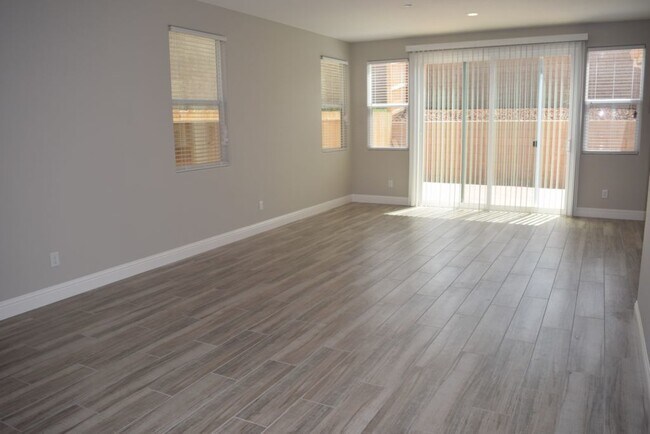Building Photo - 1440 Forsythia Dr