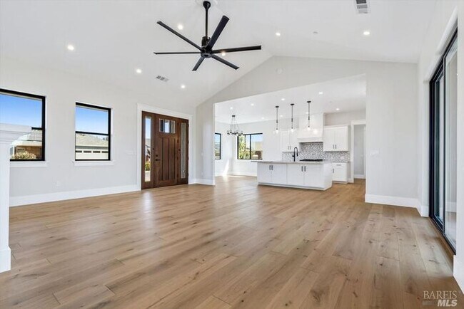 Foto del edificio - Brand New 3 Bed 2.5 Bath Home in Larkfield...
