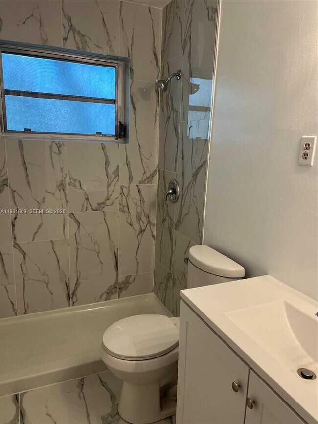 Foto del edificio - 2421 SW 6th St