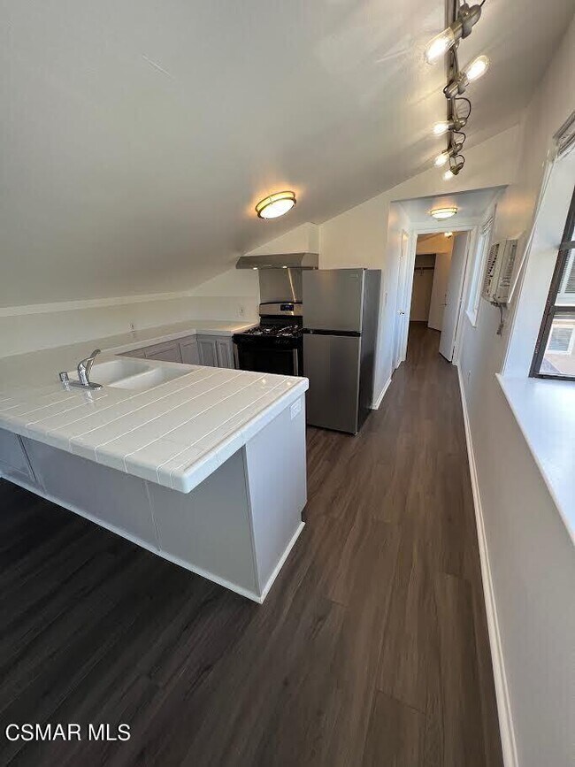 Foto del edificio - 1415 E Hillcrest Dr