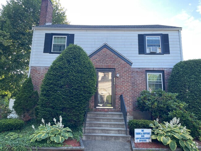 Building Photo - 47 Hatfield Rd