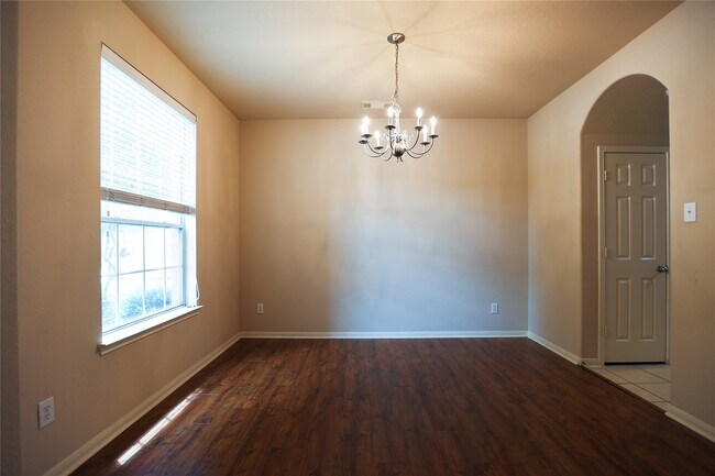 Building Photo - 5102 Heatherdawn Ct